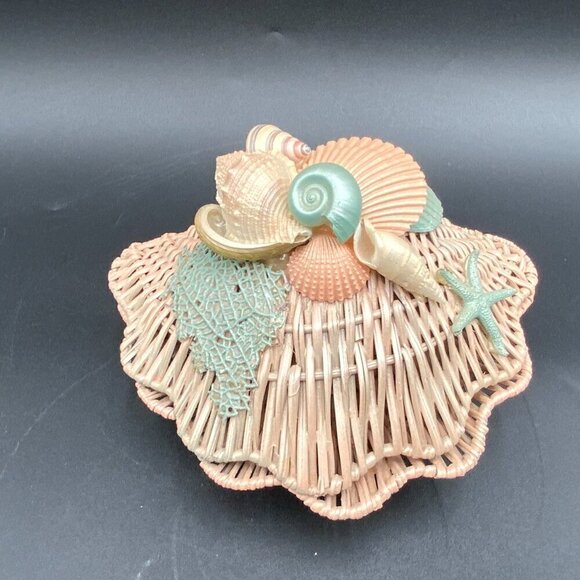 Rare Vintage Wicker Clam Shell with Seashells Storage 1990's - Picture 8 of 9